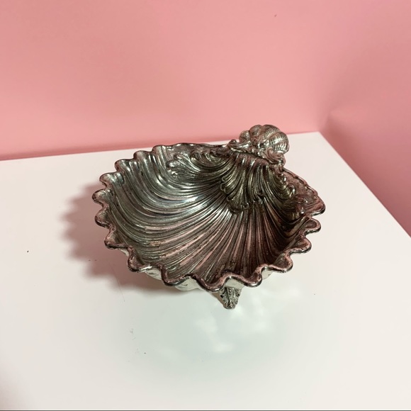 Vintage footed shell trinket dish